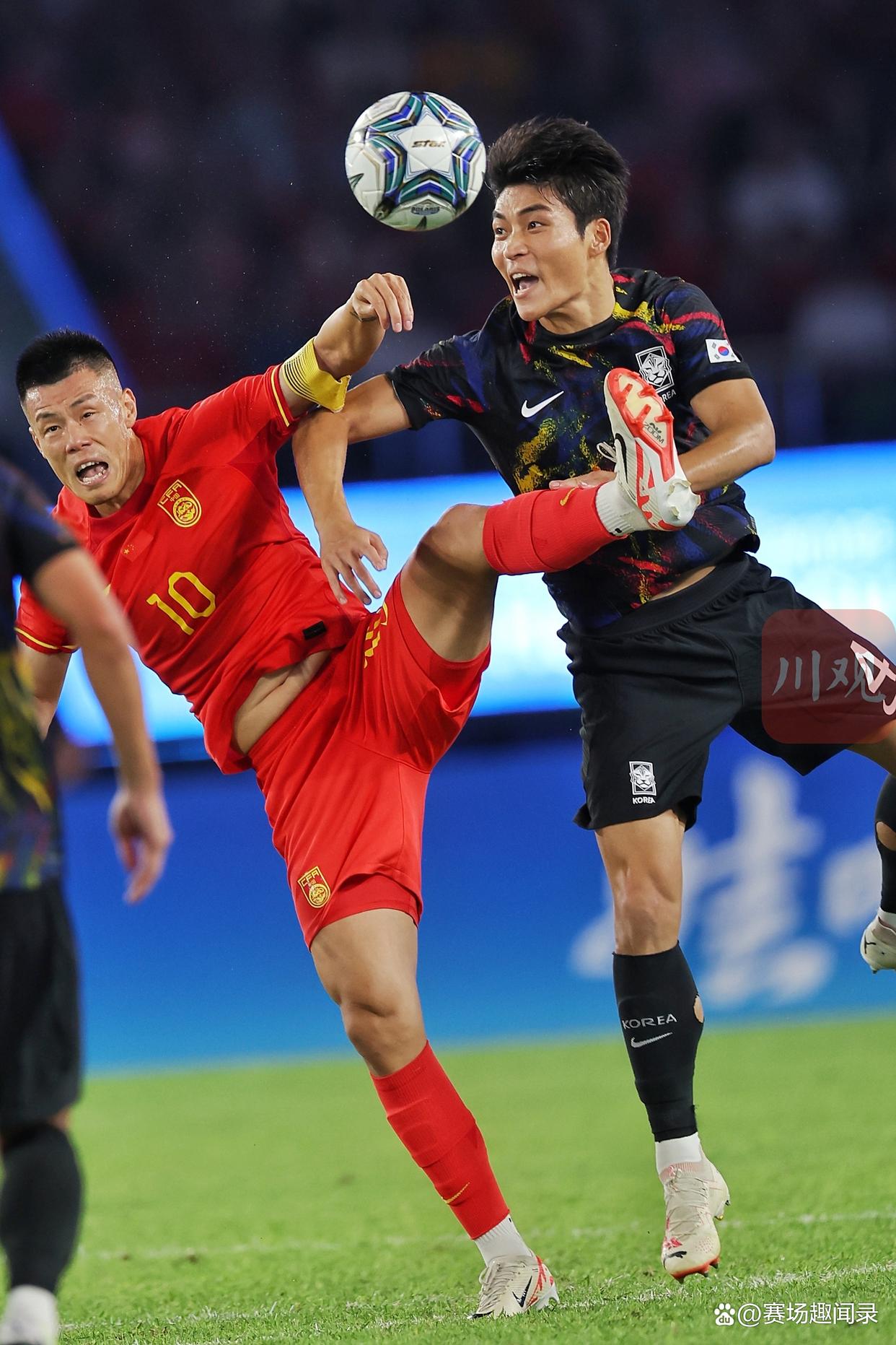 开云体育登录-亚洲杯惊险逆转取胜，粉丝狂欢不已