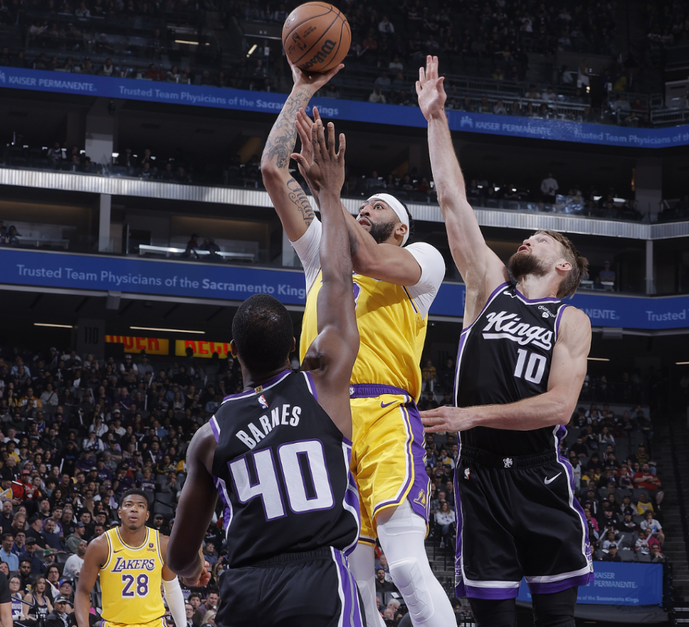 太阳横扫雷霆，浓眉哥点燃赛场