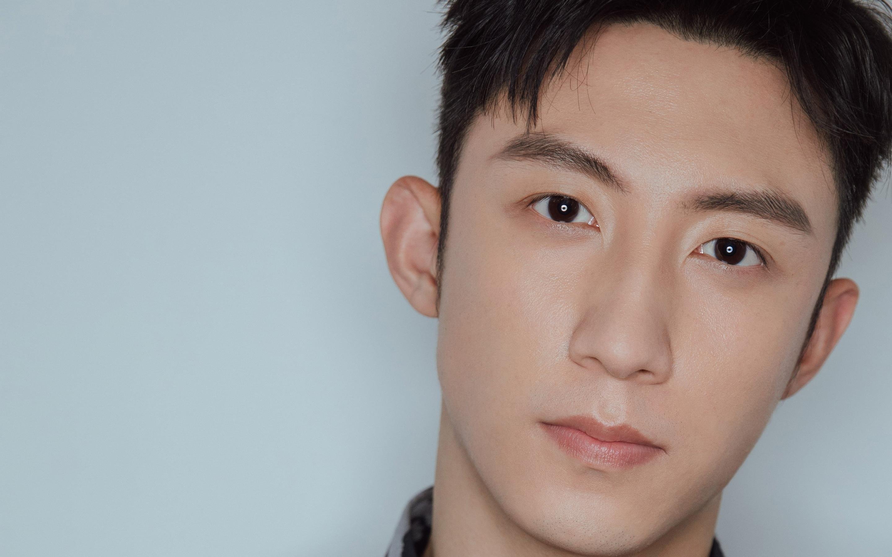 疯狂星期四,当绿茵场的坚壁清野与街道赛道的红色风暴在平行宇宙相撞