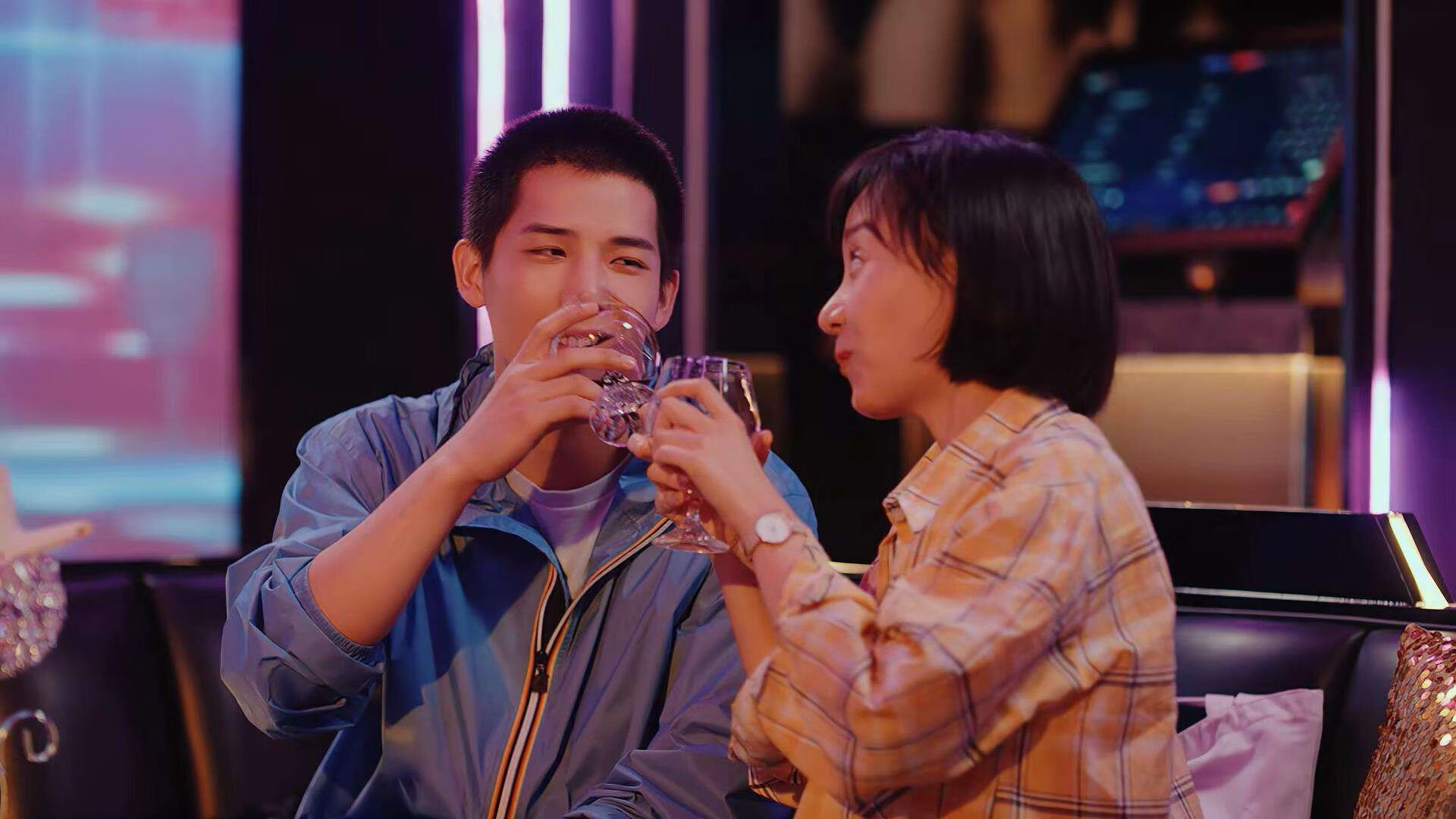 新旧王权的交替日,当灰熊的铁蹄踏过金州,东契奇在世界的棋盘上落下重子